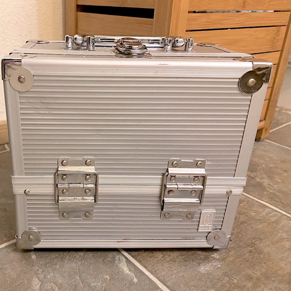 COPY - COPY - Makeup carrying box
